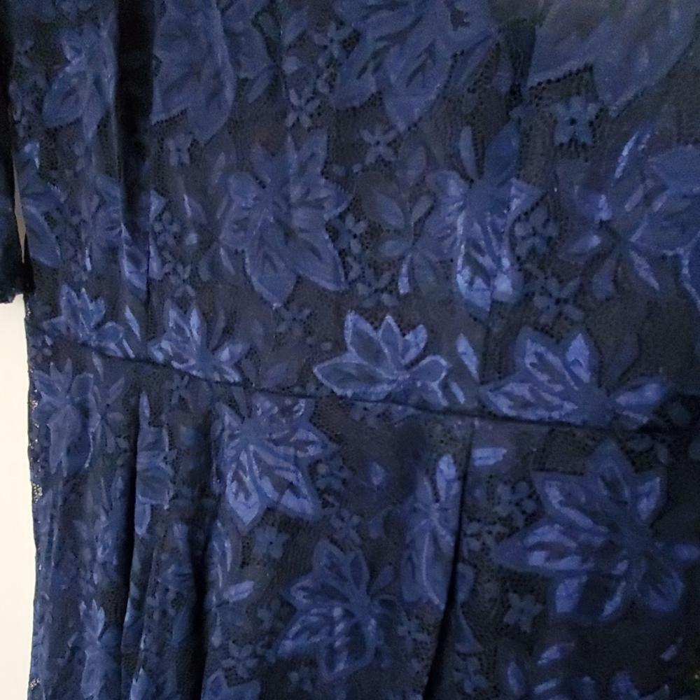 Dress - Picture 2 of 8